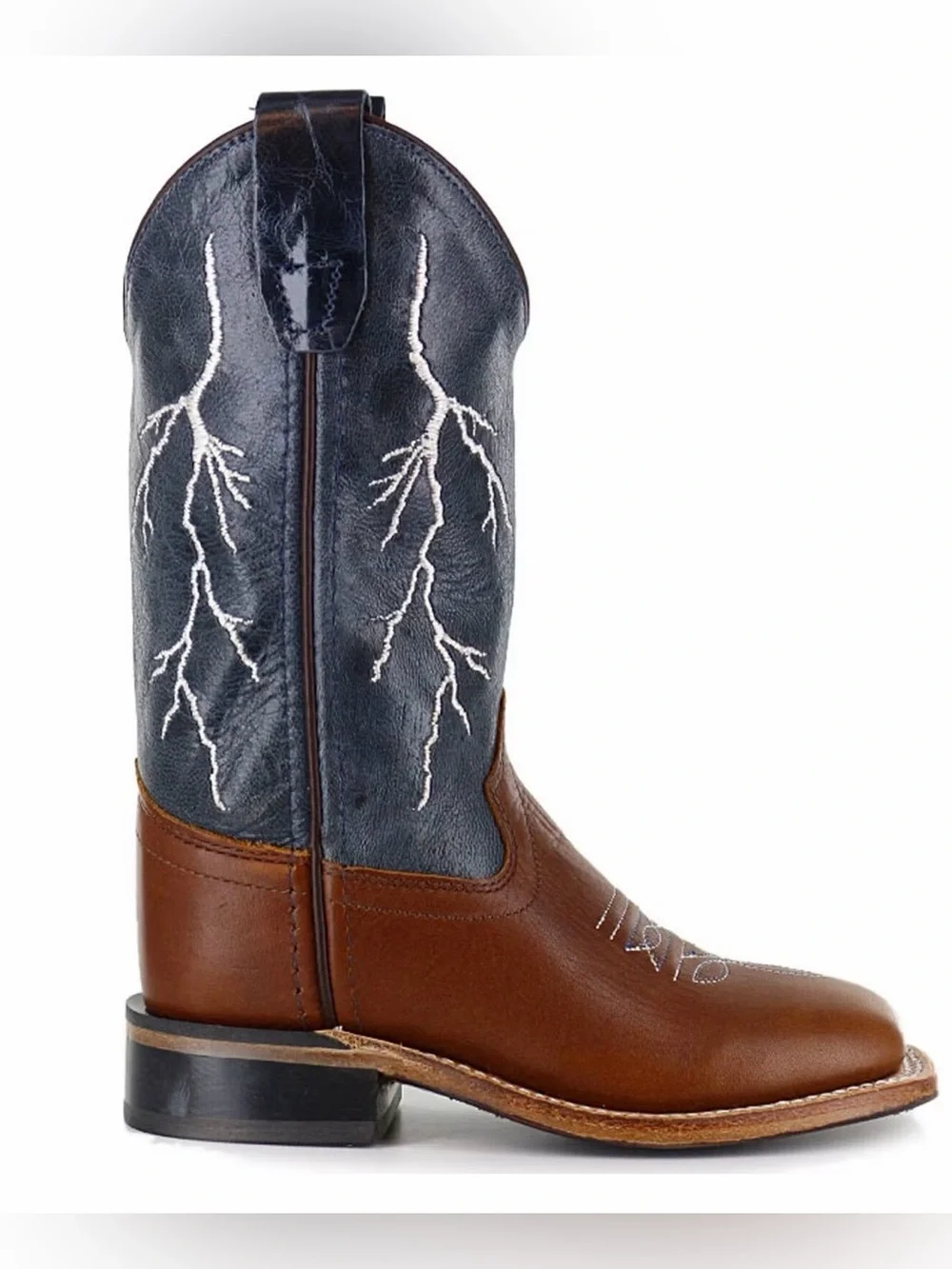 Boot Barn classic embroidery white